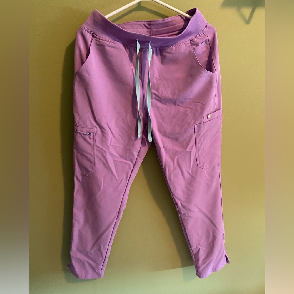 FIGS high waisted Yola skinny scrub pants